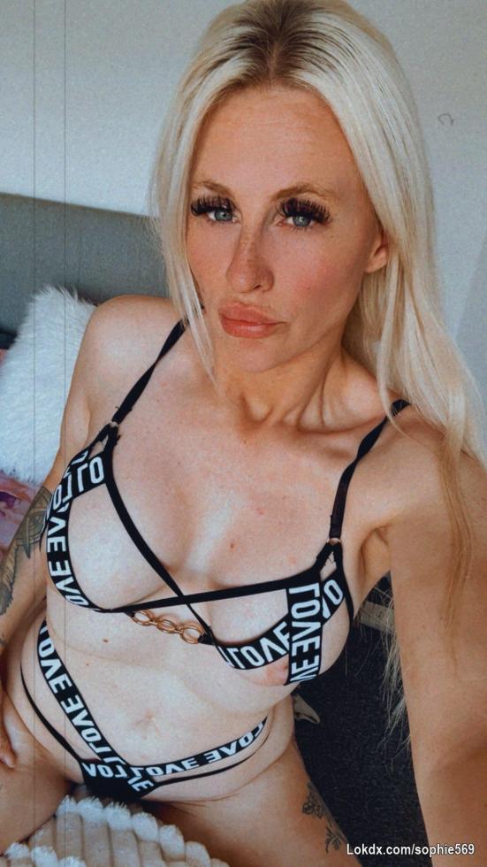 Hello to my sexy fans

Can't sleep so on here

#sexytimes#creators #models #freebie